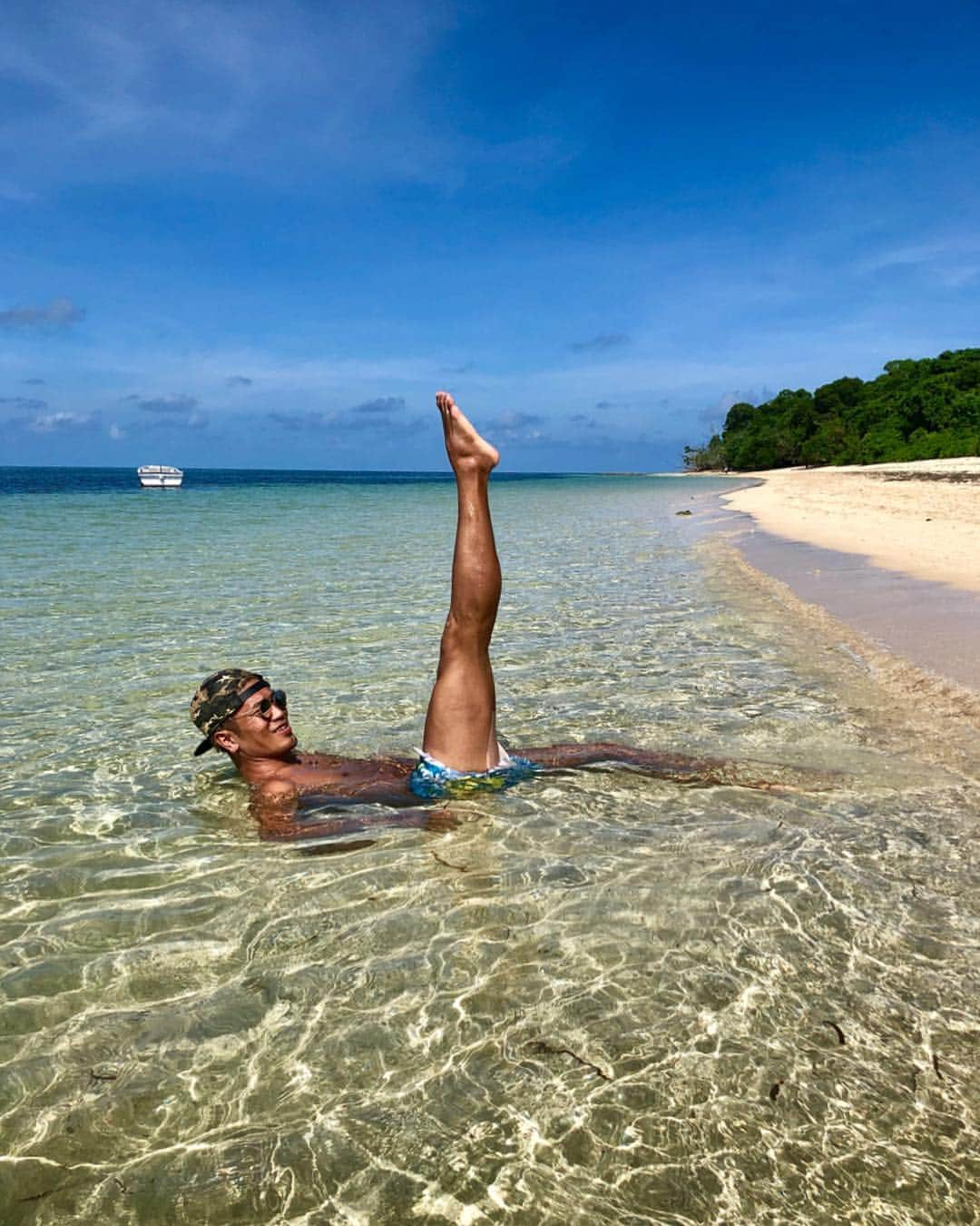 城戸康裕さんのインスタグラム写真 - (城戸康裕Instagram)「世界遺産、グレート・バリア・リーフきた🏖✨ ・ グリーン島、雨季なのにまさかのバリバリ晴れ☀️✨ ・ 世界遺産☆48 ・ #城戸遺産 ・ 2019.3.26◉グレート・バリア・リーフ 《オーストラリア・ケアンズ》 ・ #australia #greenisland #グリーン島 #🇦🇺 #世界遺産 #worldheritage @diviner_official  #🌏54ヶ国制覇」3月27日 12時55分 - yasuhiro.kido