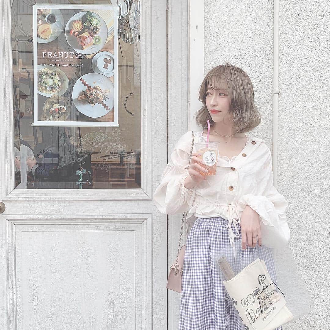 ひこ乃さんのインスタグラム写真 - (ひこ乃Instagram)「🐶cafe⠀ ⠀ ピーナッツカフェ行ってきた𓂃 スヌーピーだらけで可愛すぎた😻！！⠀ GUのギンガムチェックスカート可愛くないですか？？ 安いし色紫可愛すぎて即決𓅮⠀ ⠀ #ピーナッツカフェ#スヌーピー#snoopycafe#스누피#스누피카페#도쿄여행#도쿄카페」3月27日 12時58分 - hikono0909