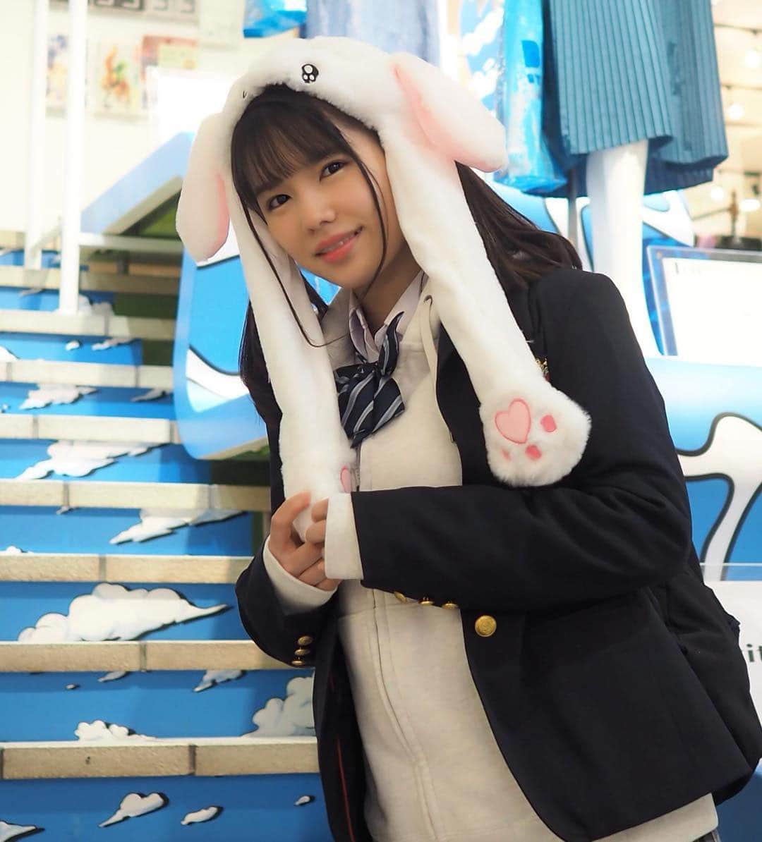 新垣優香のインスタグラム：「午後もがんばりゆうかぴょんぴょん(・v・) #新垣優香」