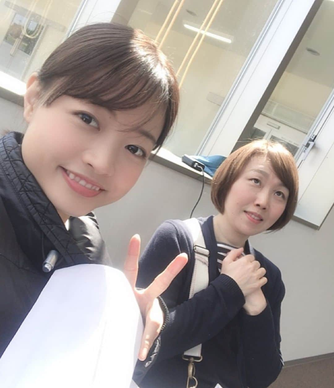 寺川里奈さんのインスタグラム写真 - (寺川里奈Instagram)「あるシーンで、カットがかかった瞬間、みんなの笑みが自然とこぼれて、拍手でつつまれて。。 最高なチームでした。楽しかったー🌸 良い作品が出来上がったと思うので、またお知らせさせてください。 #メイクさんと📷💄 #映像 #撮影 #ムービー #作品」3月27日 13時27分 - rina_terakawa