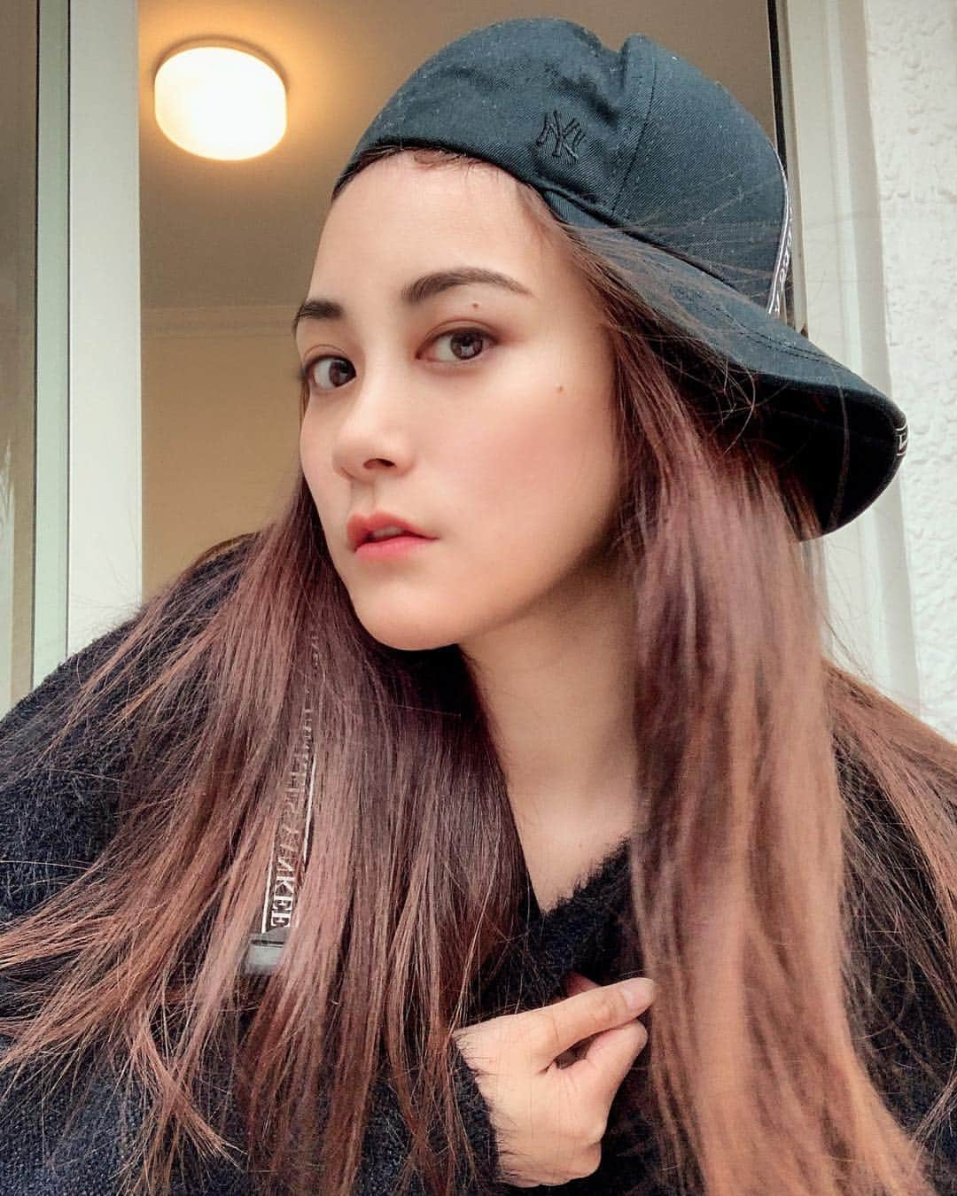 Liga Chiangさんのインスタグラム写真 - (Liga ChiangInstagram)「就畫了點妝。 classy and fabulous. At New Zealand. #🇳🇿 #第7天  #makeup #classy #fabulous #rainbow #lovelife #skincare #SouthernHemisphere #我有2顆很可愛的痣 #ligachiang #江恆亘」3月27日 13時32分 - liga0601