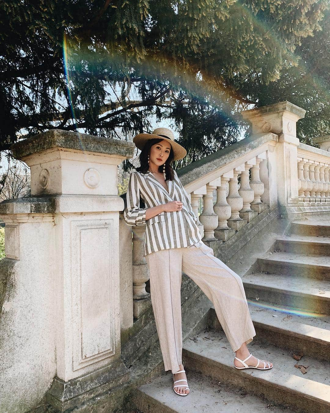 クリッセル・リムさんのインスタグラム写真 - (クリッセル・リムInstagram)「One fine spring day in Paris in the Toulouse Linen trousers & the Cheri Cinch Blazer in ivy from @chrisellelimcollection both available at @nordstrom 🌸 link in bio」3月27日 5時19分 - chrisellelim