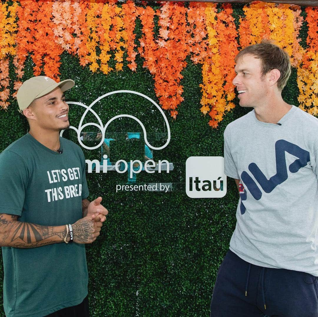 ATP World Tourさんのインスタグラム写真 - (ATP World TourInstagram)「When 🇺🇸🏈 meets 🇺🇸🎾 #MiamiOpen」3月27日 6時02分 - atptour