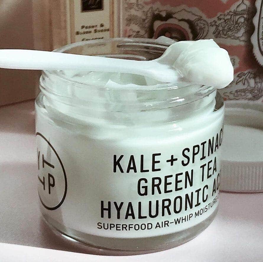 freepeopleさんのインスタグラム写真 - (freepeopleInstagram)「A salad for your face. Feed your skin with the @youthtothepeople Moisture Cream #taptoshop #fpbeautyandwellness @betterskinaddicted」3月27日 6時06分 - freepeople