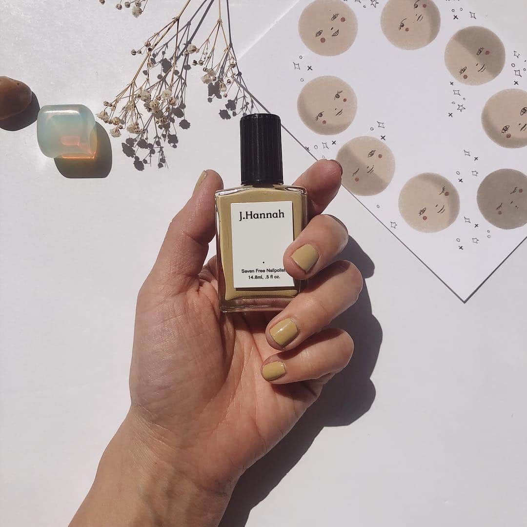 のインスタグラム：「Miso in love with you 💛#Jhanna #miso #nailpolish #nailcolor #muted #beige #warmweather #nude #new #newmoonpaper #nmpg #friedia」