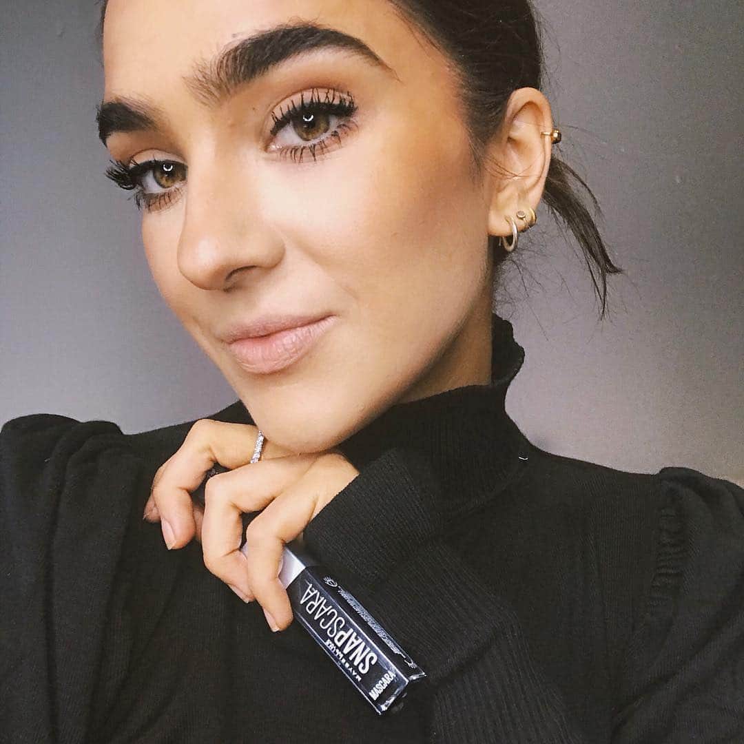Maybelline New Yorkさんのインスタグラム写真 - (Maybelline New YorkInstagram)「Double tap if you're wearing #snapscara right now! @stef_fit keeps her lashes on point with #snapscara in 'pitch black'. 😍#mnyitlook #regram」3月27日 6時18分 - maybelline