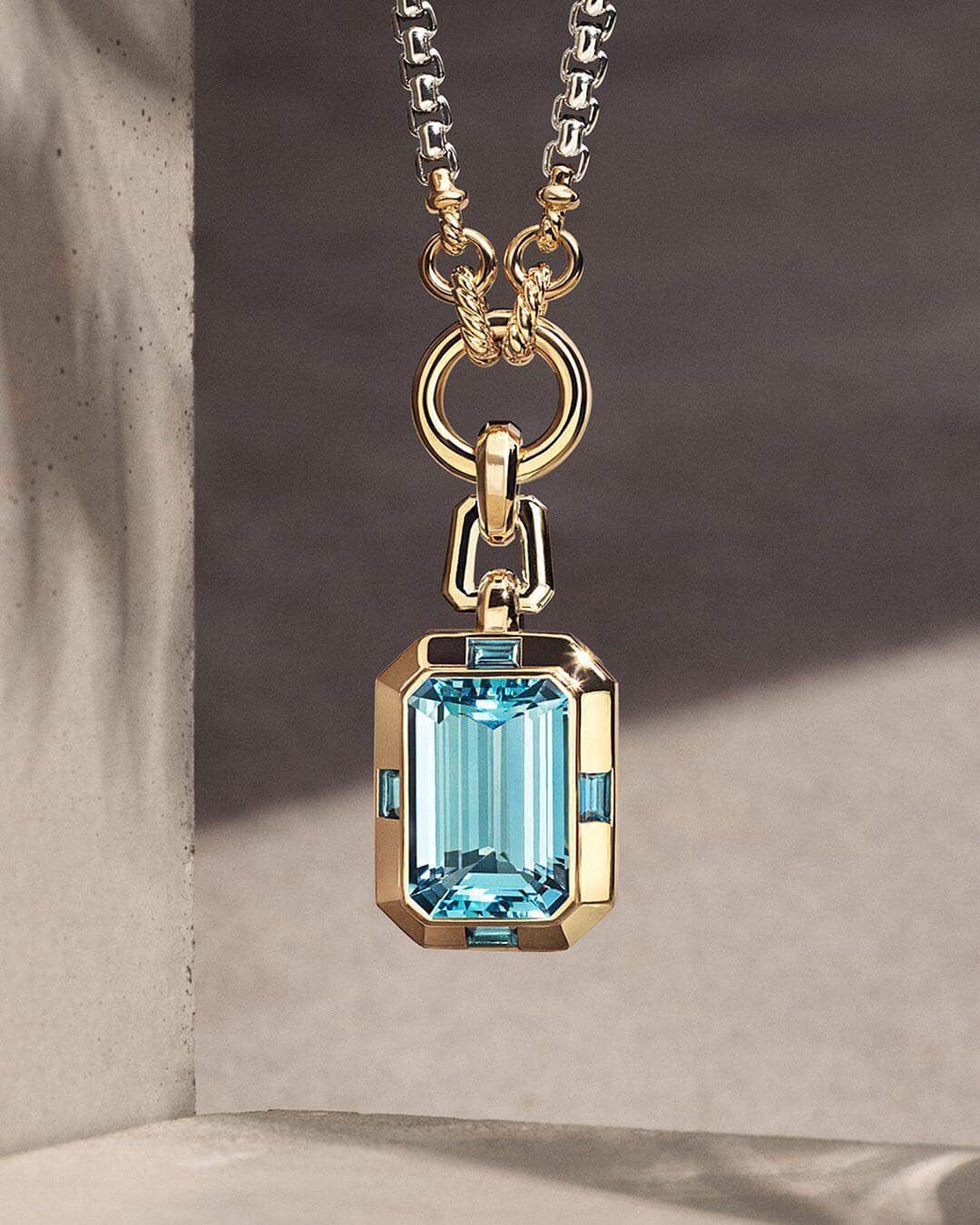 デビッドヤーマンのインスタグラム：「Into the blue. • A new Novella pendant evokes cerulean skies with its 18.64-carat blue topaz. Shop the full collection through our bio link. • #DavidYurman」
