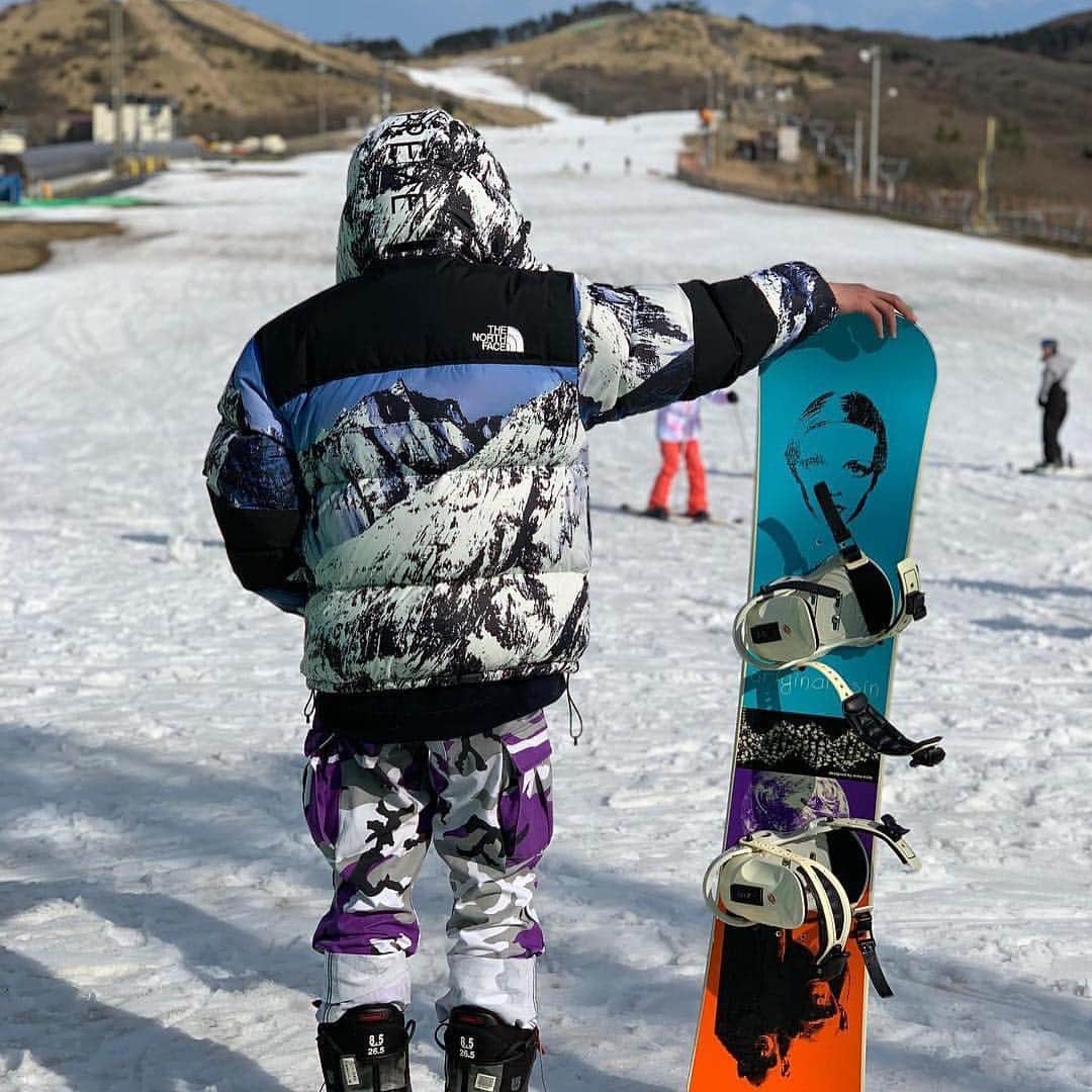 ロスコさんのインスタグラム写真 - (ロスコInstagram)「Did you spot any #Rothcocamo on the mountain this winter? #skiseason photo cred to @chopper_yah @oh.wavee @abdur.bilal_ @radrockin」3月27日 6時32分 - rothco_brand