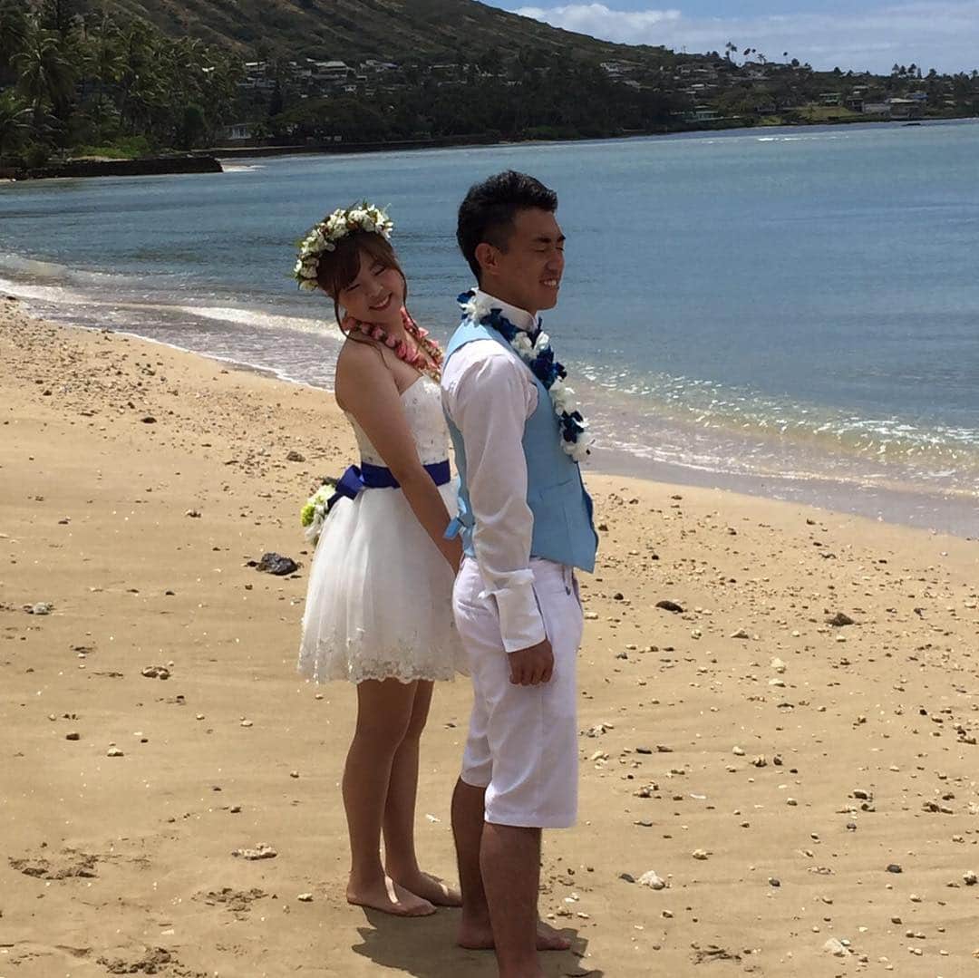 岩本初恵さんのインスタグラム写真 - (岩本初恵Instagram)「ハワイで結婚💒👰 撮影最高でした 💕💕 素敵な一週間の旅 明日はいよいよ 日本に帰ります 💕💕 幸せな旅 ありがとうございます 💕💕 #ハワイ  #パワースポット  #結婚式 #撮影  #家族に感謝  #家族旅行 #instagood  #instagram  #fun  #love  #happy  #青空 #ビーチ  #ビーチフォトウェディング  #幸せ」3月27日 6時52分 - hatsue_iwamoto