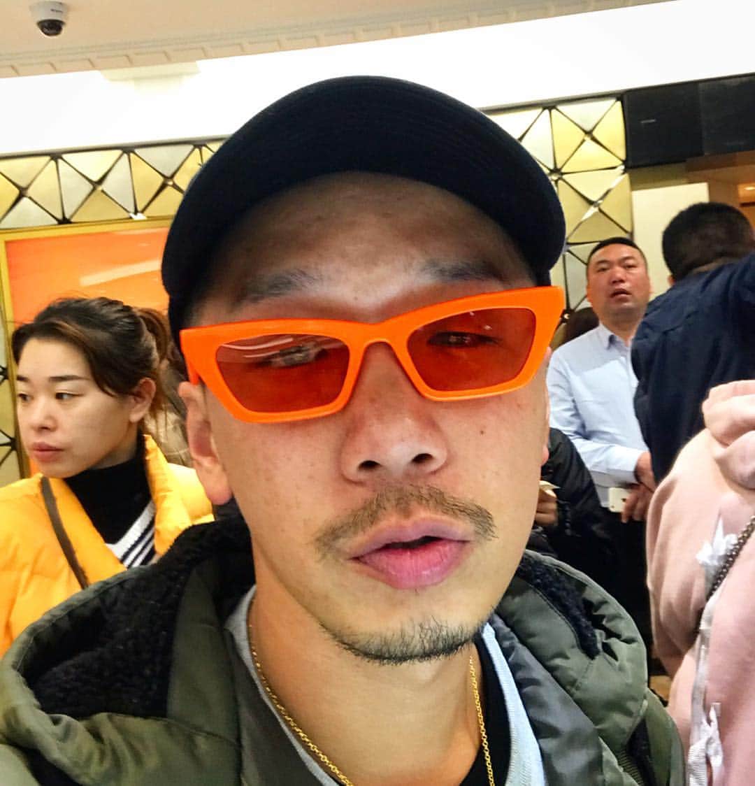 のインスタグラム：「サングラスマニアの心を揺さぶらせる @gentlemonster 🔥😎🔥 ・ ・ ソウルでは色んなところに店舗があって個性的なフレームにめっちゃテンション上がったよ✨ ・ ・ #gentlemonster #イルマニア#mcma#sunglasses#サングラス#flame#korea#seoul #trip」