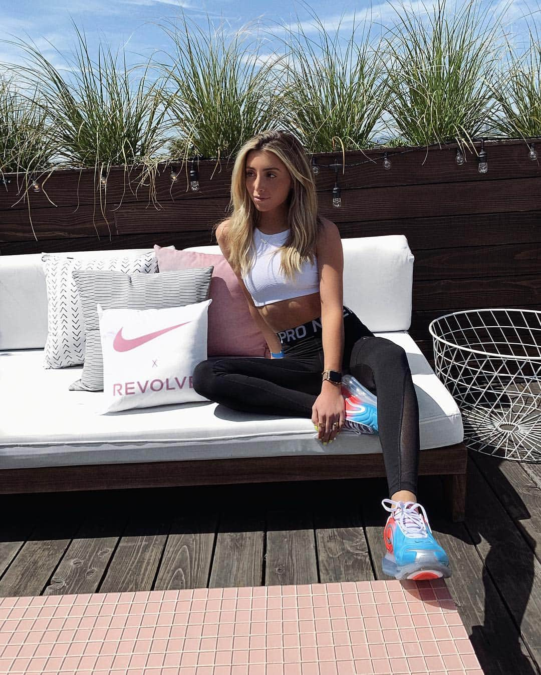 Lauren Elizabethさんのインスタグラム写真 - (Lauren ElizabethInstagram)「Today at the Nike x REVOLVE pop up shop! Go get some sick shoes☀️ @revolve @nikelosangeles #NikexRevolve ☀️」3月27日 6時55分 - laurenelizabeth