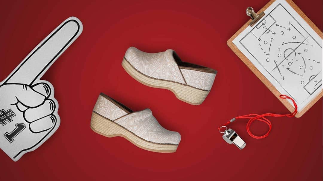 ダンスコのインスタグラム：「Win a pair of Jute Pro Ikat clogs – as seen in the video (swipe over to watch.) How to Enter:  1) Follow @dansko  2) Tag 2 friends in the comments you think would enjoy our latest video!  Giveaway Rules:  Giveaway runs 03/26/19 at 6:00 PM EST - 03/28/19 at 11:59 PM EST. No purchase necessary. One winner will be randomly selected and notified via DM. Winner will win one pair of the Jute Pro Ikat clogs with a retail value of $130. Giveaway not associated with Instagram. Full terms and conditions at the link in bio.」