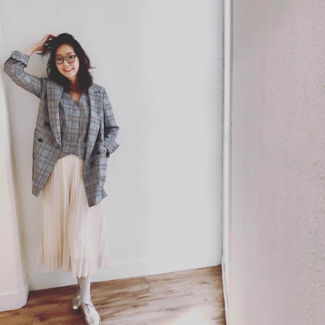 とよた真帆さんのインスタグラム写真 - (とよた真帆Instagram)「春めいてきたので お気に入りの春物ジャケット  #春めいてきた #はるこーで  @coomb_official  @louboutinworld #50fashion #mahostyle」3月27日 6時59分 - maho_toyota