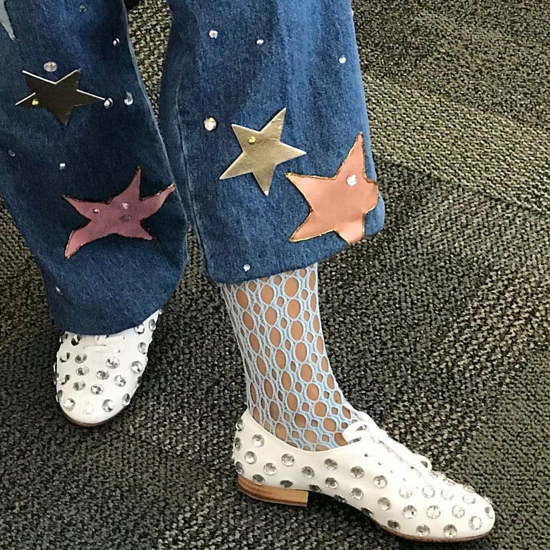 エイミー・セダリスさんのインスタグラム写真 - (エイミー・セダリスInstagram)「Round 3 of behind the scenes @athomewithamysedaris @trutv tonight 10/9c #athomewithamysedaris Anniversary Episode」3月27日 7時10分 - amysedaris