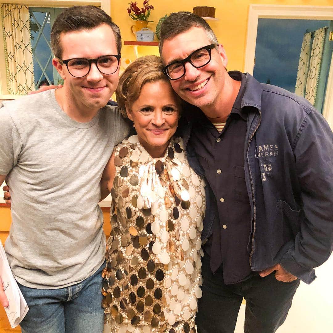 エイミー・セダリスさんのインスタグラム写真 - (エイミー・セダリスInstagram)「Round 3 of behind the scenes @athomewithamysedaris @trutv tonight 10/9c #athomewithamysedaris Anniversary Episode」3月27日 7時10分 - amysedaris
