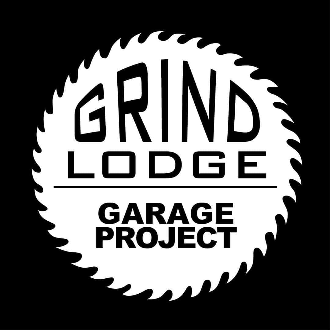 春日潤也さんのインスタグラム写真 - (春日潤也Instagram)「3/29.30.31 @grindlodge による生刷り会🌈🌈🌈🌈🌈🌈 自分は29日の16時〜は確実にいます✌️ 是非是非是非是非遊びに来てねーー🙇‍♂️ GRINDLODGE x B.S.K.K 3/29.14:00-20:00.BSKK 3/30.10:00-18:00.出雲ミートサミット 3/31.10:00-18:00.出雲ミートサミット 生刷っちゃいます！T shirt BODY有り(ロンTもあります)持ち込みもok❕ グラインドロッヂとビーエスケーケーのコラボロゴめちゃ良いです！この機会に是非一着😆  ガレージで木材、鉄、コンクリートを使ったスケートボード用セクションを制作。 スケートボーダーだけではなく、街や海や山や音やアートを楽しむ同士達が集まれる場所を作り 制作したセクションやアートを設営して楽しむイベントを企画、参加したり、 シルクスクリーンによる手刷りのTシャツ制作、販売を行う。 ライブでＴシャツや持ち込みのアイテムにプリントをする生刷会も大好評で日本全国から世界各国へと幅広く活動。 関わりの深いミュージシャンや飲食店のワンアンドオンリーハンドプリントＴシャツ、ポップアップイベントやその年のキーとなるデザインなどを手がける。  #bskk #grindlodge #grindlodgeizumo #生刷会 #出雲 #出雲ミートサミット」3月27日 7時17分 - junya_kasuga