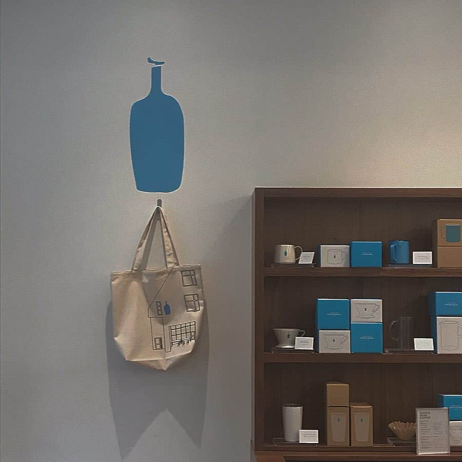 薮下柊さんのインスタグラム写真 - (薮下柊Instagram)「アイスラテ🥛🌙 : : #bluebottlecoffee  #cafe #coffee #nyc #ニューヨーク」3月27日 7時16分 - __yabushita_shu__