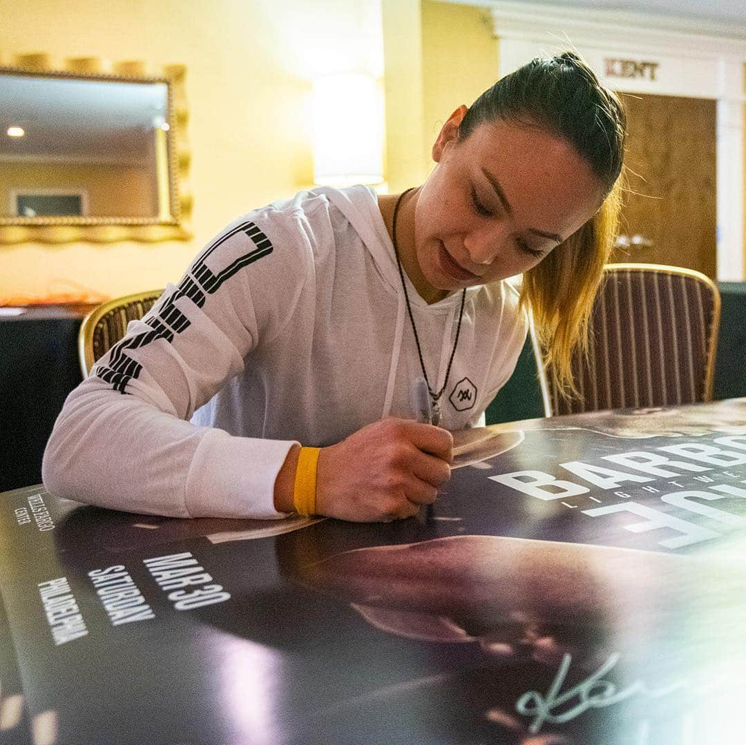 UFCさんのインスタグラム写真 - (UFCInstagram)「✍️✍️✍️✍️ #UFCPhiladelphia」3月27日 7時17分 - ufc