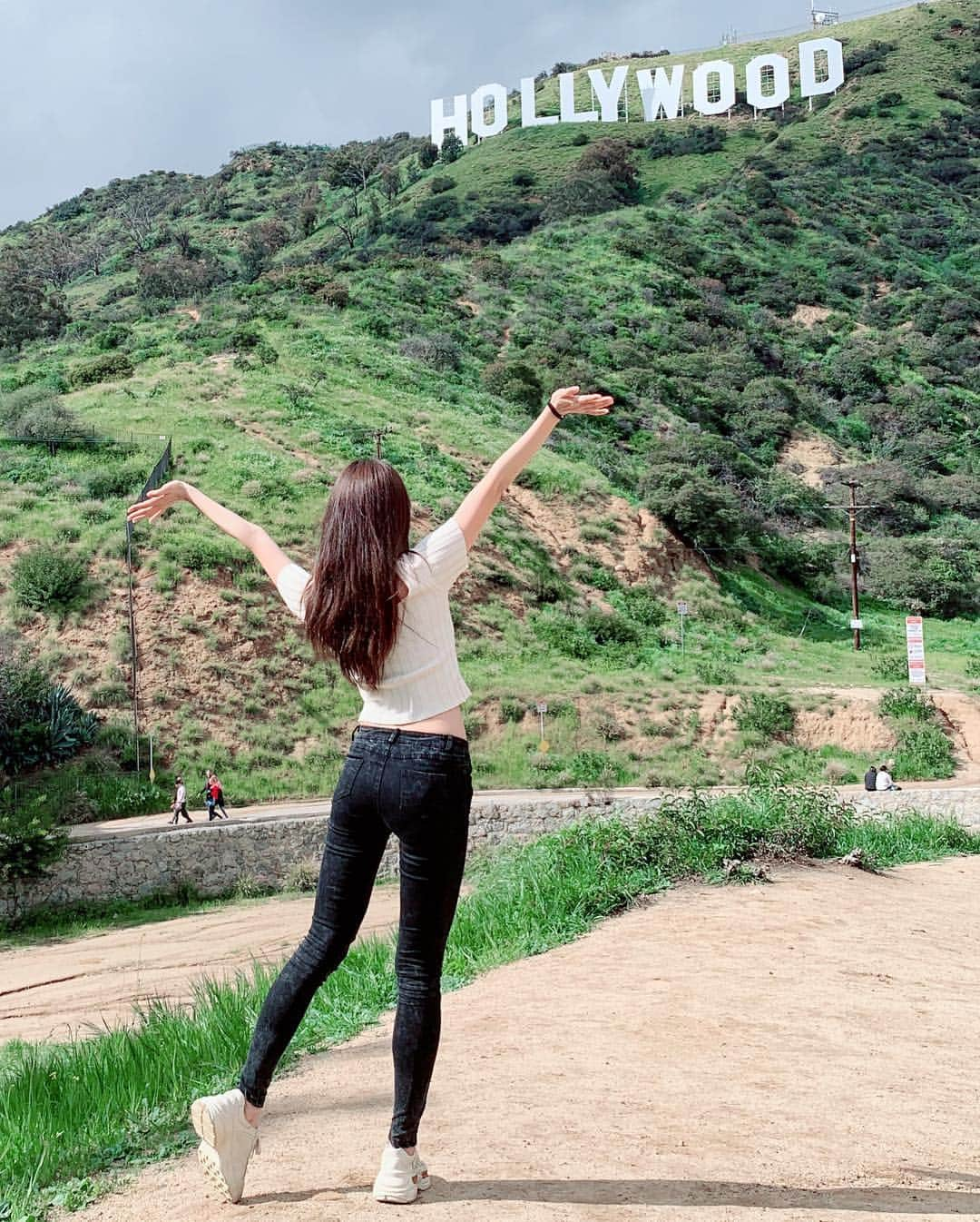 チェ・スルギさんのインスタグラム写真 - (チェ・スルギInstagram)「. Los angeles🇺🇸 . . Hollywood sign  2년전이랑 다른 포인트에서 📸 하늘이 점 더 파랬으면 좋았을껄 ㅜ - . . 오랜만이야 hollywood⭐️⭐️」3月27日 7時20分 - angel9028