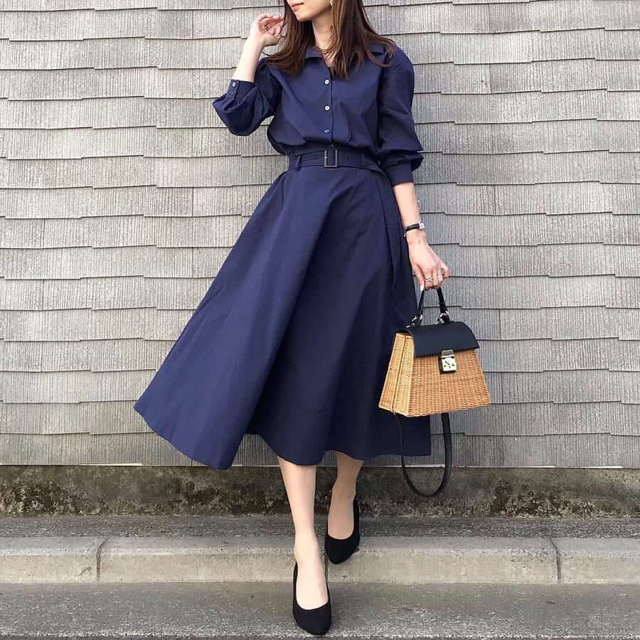 のインスタグラム：「#code . . 昨日は家族で初吉祥寺へ❤︎ あんなに人多いんですね…😂 でも、今度はもっとゆっくり吉祥寺散策したい❣️ . . 可愛すぎるセットアップは  bonnsylphさんと @rococo39 ちゃんの コラボアイテム♡ . . パリッとしたハリのある生地で シルエットがとにかく綺麗😍 お出かけにも、 行事やイベントにも着用できるよ🙆‍♀️ 昨日はイベントがあったので きれい目コーデにしたけど、 今度はカジュアルに合わせてみようかな♡ . . PARTE @parte_official のアプリで 3/22より限定販売開始してまーす！ @parte_official アプリを まだダウンロードしてない人は この機会に是非🤗 ストーリーに載せたので、チェックしてみて下さい！ . . . セットアップ… @sylph_official × @rococo39 バッグ… @victolieve_karyn シューズ… @maremare37 . . . #cocoコラボ #bonnsylph #partegram #セットアップ #ママコーデ #シンプルコーデ #大人可愛い #大人シンプル #大人カジュアル #きれいめコーデ #今日のコーデ #着回しコーデ #アラサーコーデ #トレンドコーデ #30代コーデ #カジュアルコーデ #きれいめカジュアル #プチプラコーデ #フォーマルコーデ #セレモニースタイル #謝恩会コーデ #卒園式コーデ #卒業式コーデ #コーデ #mamagirl #locari #ponte_fashion #mineby3mootd」