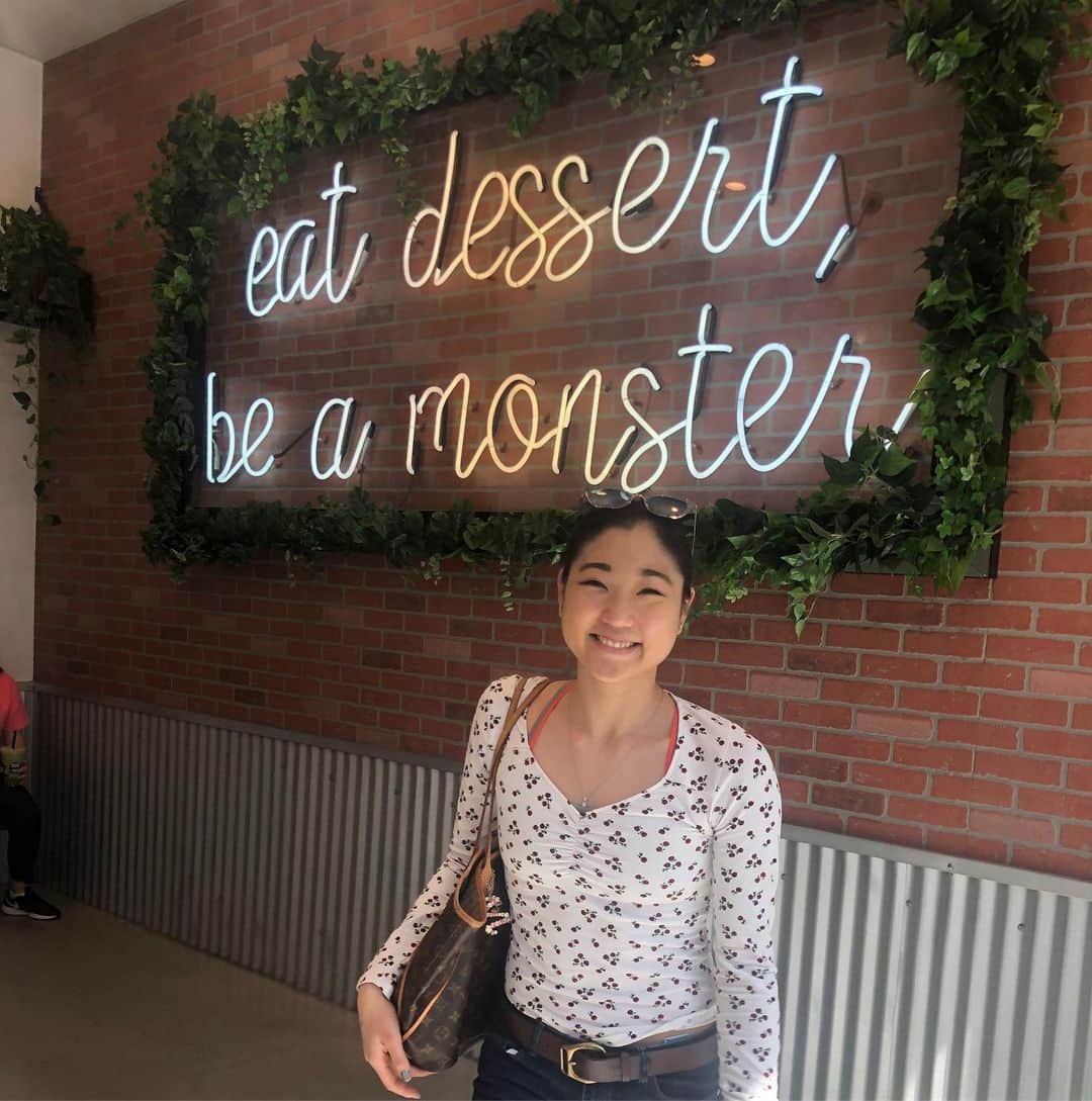 長洲未来さんのインスタグラム写真 - (長洲未来Instagram)「New life motto: “Eat dessert, be a monster.” (Yes, that’s a monster cloud of cotton candy on my coffee) #dessert #coffee #foodie」3月27日 7時43分 - mirainagasu