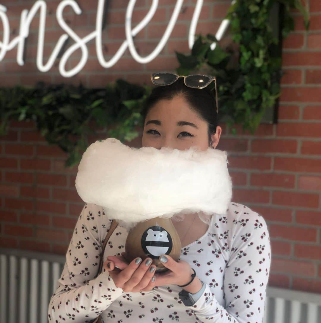 長洲未来さんのインスタグラム写真 - (長洲未来Instagram)「New life motto: “Eat dessert, be a monster.” (Yes, that’s a monster cloud of cotton candy on my coffee) #dessert #coffee #foodie」3月27日 7時43分 - mirainagasu