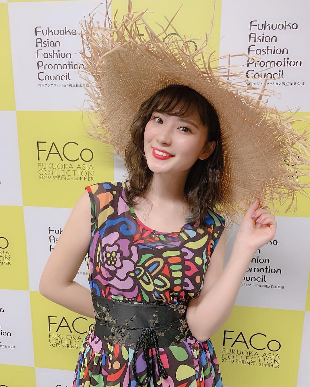 のインスタグラム：「. #faco #fukuokaasiacollection #福岡アジアコレクション #2019年 #fukuoka #福岡 #福岡国際センター #モデル #ファッションショー #ファッション #伊藤奈月 #遊びに来てね  #repost @naachan__ ・・・ 福岡アジアコレクション﻿ ありがとうございました🥰﻿ ﻿ 錚々たる面々に 混ぜてもらって出演できて、﻿ もっと 頑張ろう！！！！って思いました💪🏻﻿ ﻿ 緊張より 楽しめて﻿ ランウェイ歩けた〜🌸💓﻿ ﻿ あ！運営さんがオススメしてた﻿ ケータリングの﻿ ピザが美味しすぎた☺️🍕﻿ トラックの中で 釜焼きしてた🔥﻿ ﻿ #福岡アジアコレクション﻿ #FACo」