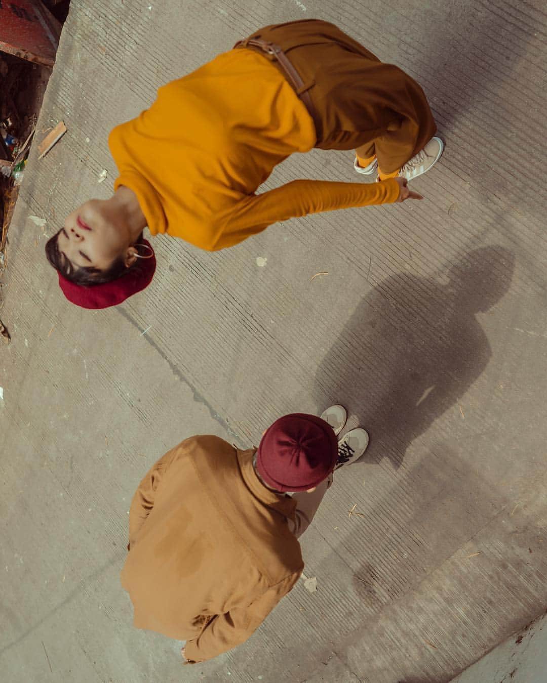 Instagramさんのインスタグラム写真 - (InstagramInstagram)「Going back and forth can be a fun thing. 22-year-old photographer Saktian Mulyana Rahman (@rodagenic) captured these street dancers living their best lives in Glodok, the Chinatown district of Jakarta, Indonesia. #WHPplayful Photo by @rodagenic」3月27日 8時08分 - instagram