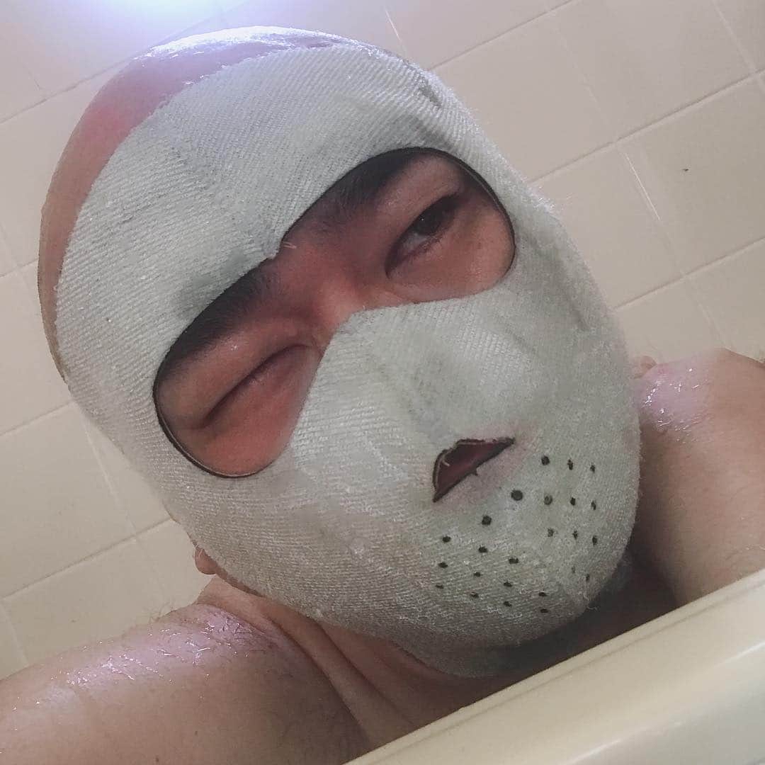 クロちゃんさんのインスタグラム写真 - (クロちゃんInstagram)「蒸して美肌アップだしん！！ は〜、ちゃぷちゃぷ♪」3月27日 8時12分 - kurochandesuwawa