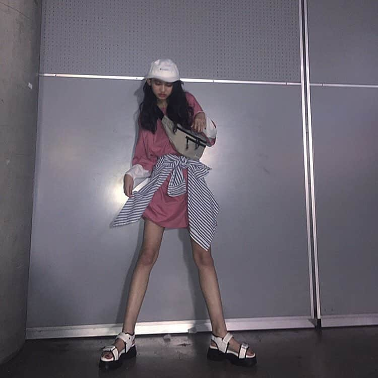 黒木麗奈さんのインスタグラム写真 - (黒木麗奈Instagram)「昨日はVOLCOMとSHIBUYA109ステージを歩かせて頂きました❤️ VOLCOMでは福岡アジアコレクションの時も着たので二回も着れるなんて幸せでした☺️💕 次はTGCでお会いしましょう♡  #VOLCOM #SHIBUYA109 #超十代」3月27日 8時15分 - rena__1126