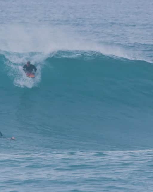 ジョン・ジョン・フローレンスのインスタグラム：「A wave with many faces」