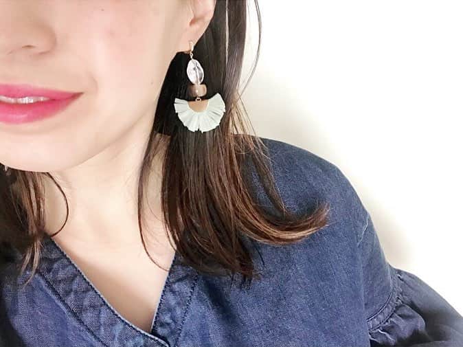 タピエスタイルさんのインスタグラム写真 - (タピエスタイルInstagram)「大阪ルクアイーレ店です。 恋するようなトキメキを毎日に「mine」ご紹介です。 . パワーを感じる天然素材からなる、天然石や天然ウッド、水牛など自然界に存在する美しい素材を組み合わせたアクセサリー。さらっと風に揺れるフリンジやタッセルもひとつひとつ手作りで制作しております。お肌の美しさを際立たせる絶妙なカラーバランス。金属はチタンポスト、14kgfを中心に使用しており金属アレルギーの方でもお楽しみ頂けるアイテムです。 . ルクアイーレ4Fタピエスタイルにてお待ちしております。 #mine #tapiestyle #ハンドメイドアクセサリー #handmadeaccessory #ルクアイーレタピエスタイル ino」3月27日 14時23分 - tapiestyle