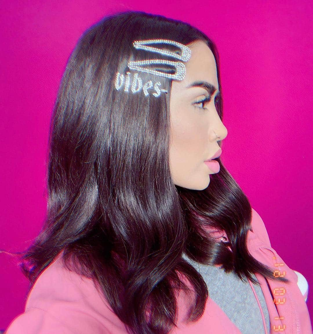 iluvsarahiiさんのインスタグラム写真 - (iluvsarahiiInstagram)「Solo Buena Vibras 💓 Hair pieces @justinemarjan x @mykitsch」3月27日 8時56分 - iluvsarahii