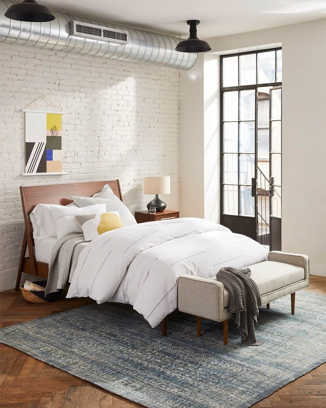 west elmさんのインスタグラム写真 - (west elmInstagram)「Let that sunshine in! Check out the new arrivals on westelm.com for a change-of-season refresh. ✨ #summerizeyourspace #summerbedroom #industrialmodern」3月27日 8時58分 - westelm