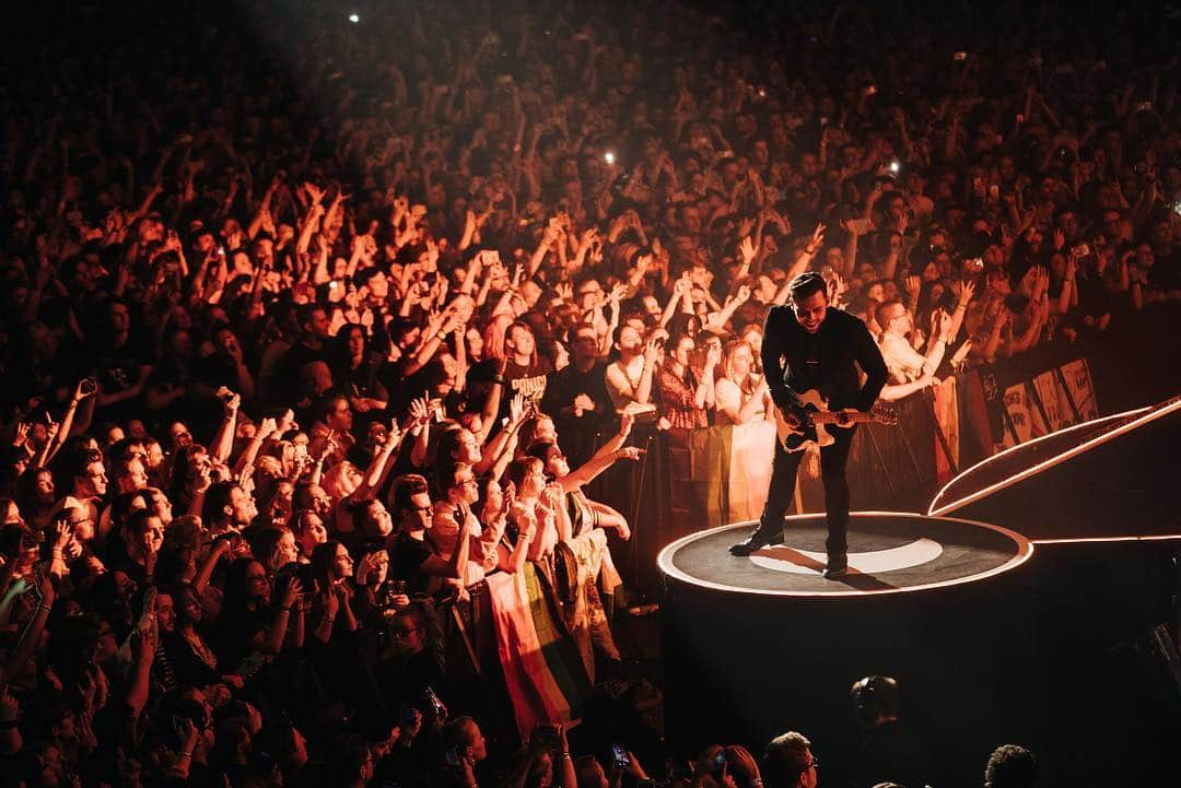 Panic! At The Discoさんのインスタグラム写真 - (Panic! At The DiscoInstagram)「Thank you Birmingham. #prayforthewickedtour 📸- @jakechams」3月27日 9時06分 - panicatthedisco