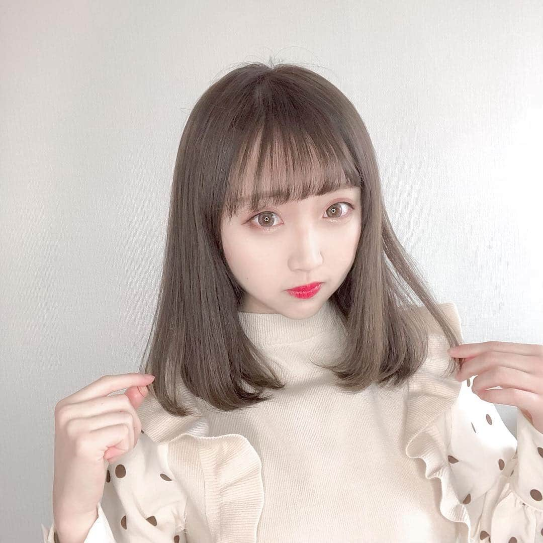 星野麻里愛さんのインスタグラム写真 - (星野麻里愛Instagram)「エクステとったらめちゃんこ 傷んでていっぱい切った！ 幼くなったかなあ #美容院 #透け感 #ミディアムヘアー  #ミディアム #ハイライト #ダークブラウン  #アッシュベージュ #アッシュブラウン」3月27日 9時24分 - maria.pink28