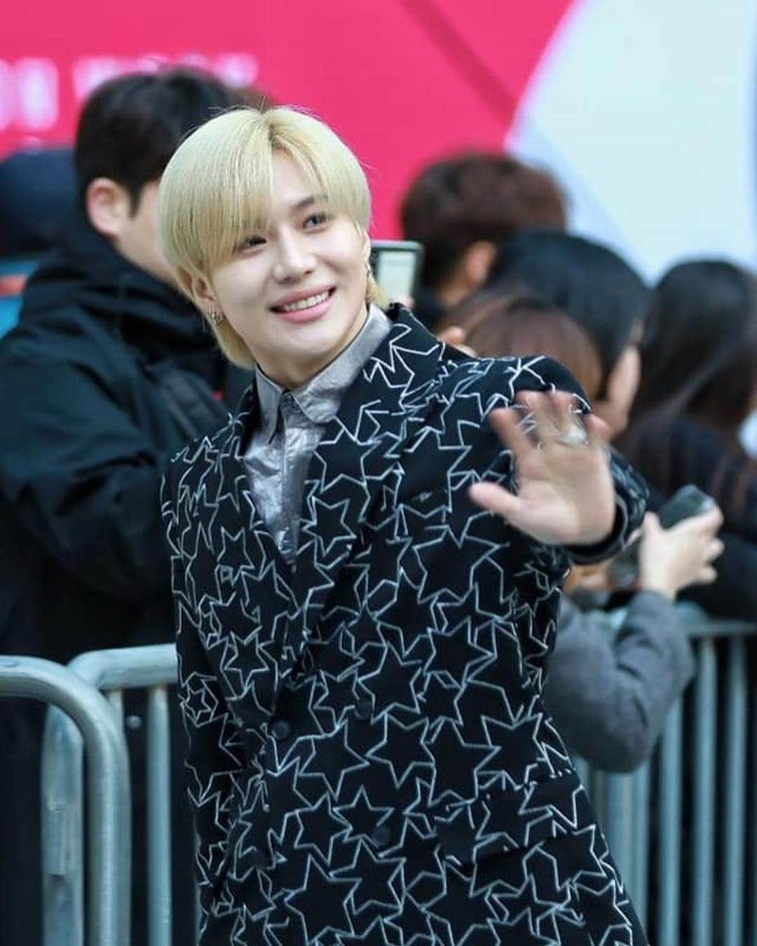 SHINeeさんのインスタグラム写真 - (SHINeeInstagram)「190324 #Taemin at 2019 F/W Seoul Fashion Week for CHARM'S」3月27日 9時47分 - shineeofficial