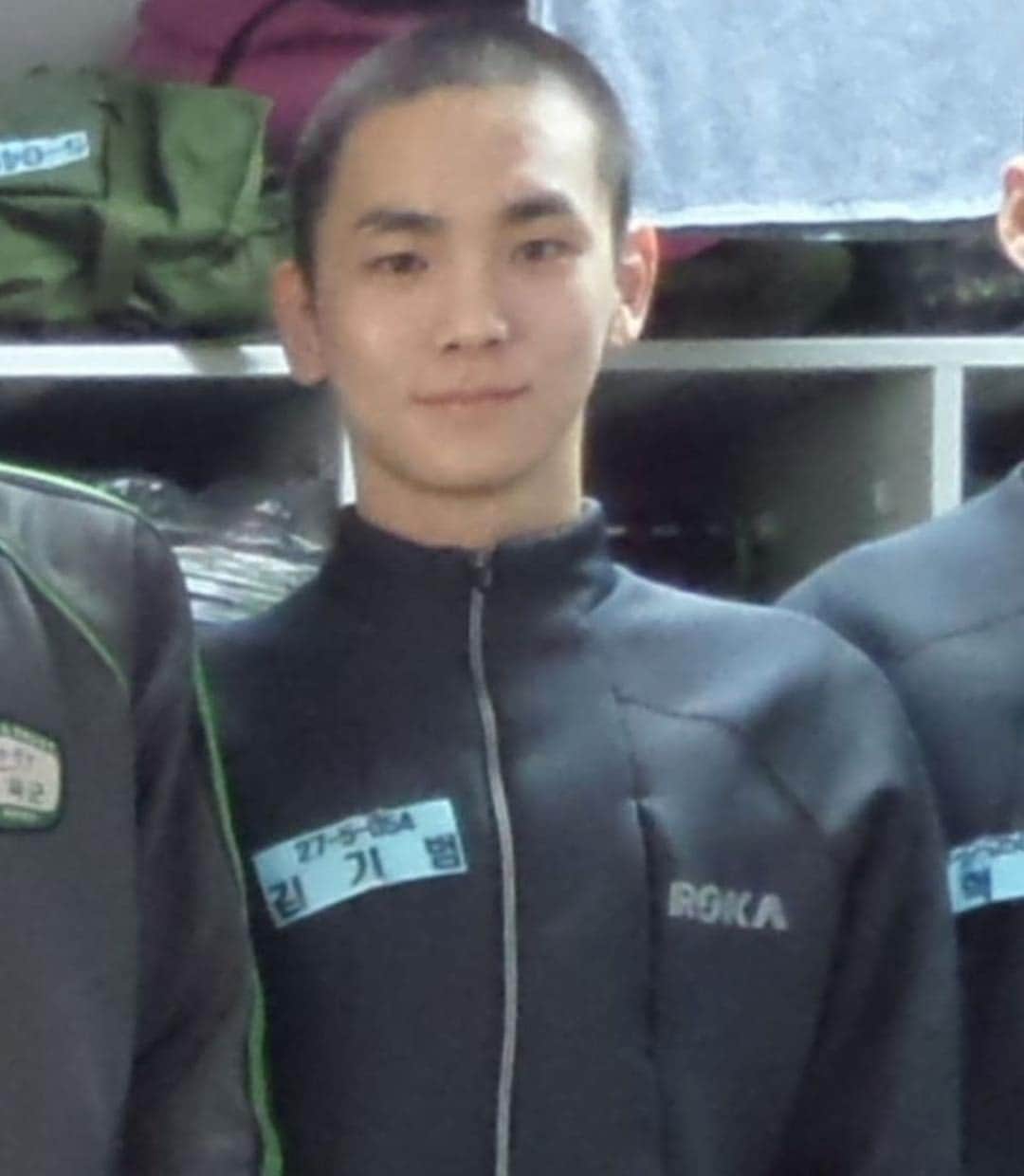 SHINeeのインスタグラム：「Photo of All 5 Members of SHINee Spotted in Key’s Military Locker」