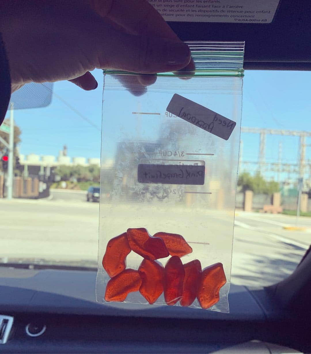 のインスタグラム：「Coming soon. In better packaging, I promise. 💋⁣ ⁣ -Made with real fruit flavors⁣ -Organic sugar」