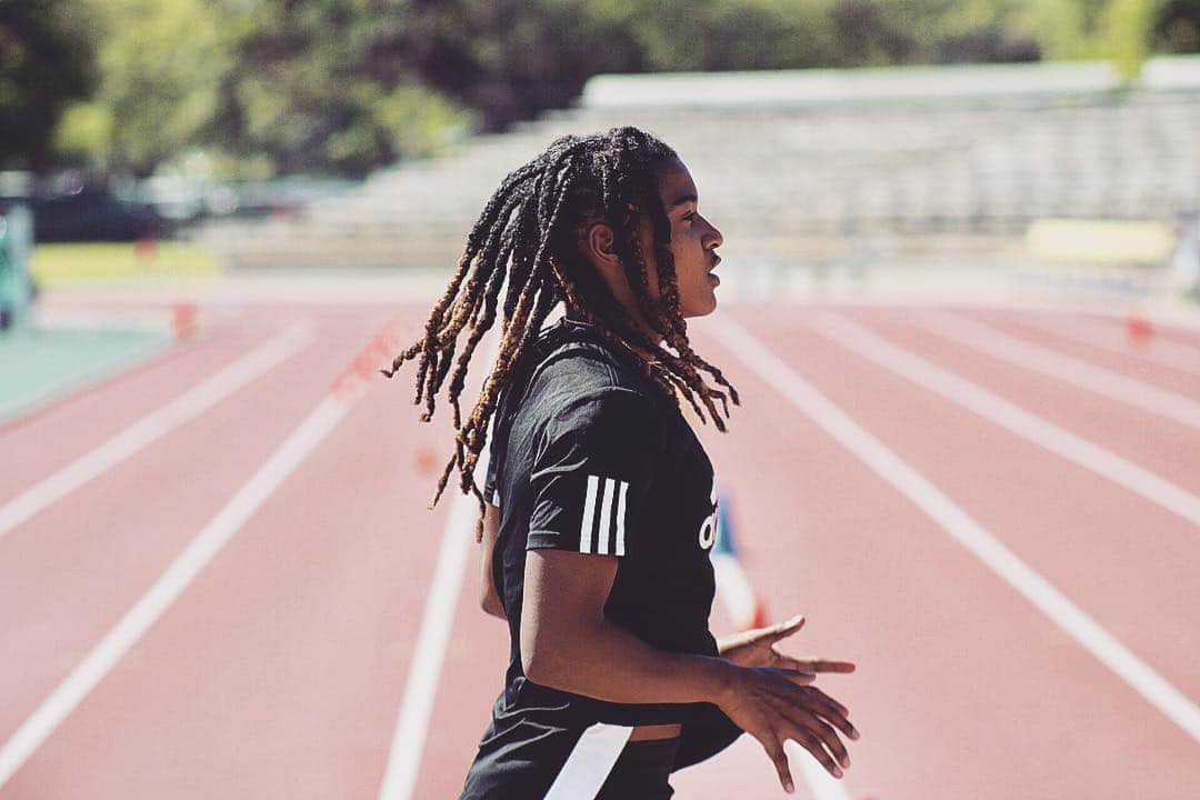 アレア・ホッブズさんのインスタグラム写真 - (アレア・ホッブズInstagram)「You cannot break down what can’t be broken! First outdoor meet this weekend😎  #itsthatseason #floridarelays #adidasrunning 📸 @a.sm0ke_」3月27日 9時57分 - aleiabitofthis