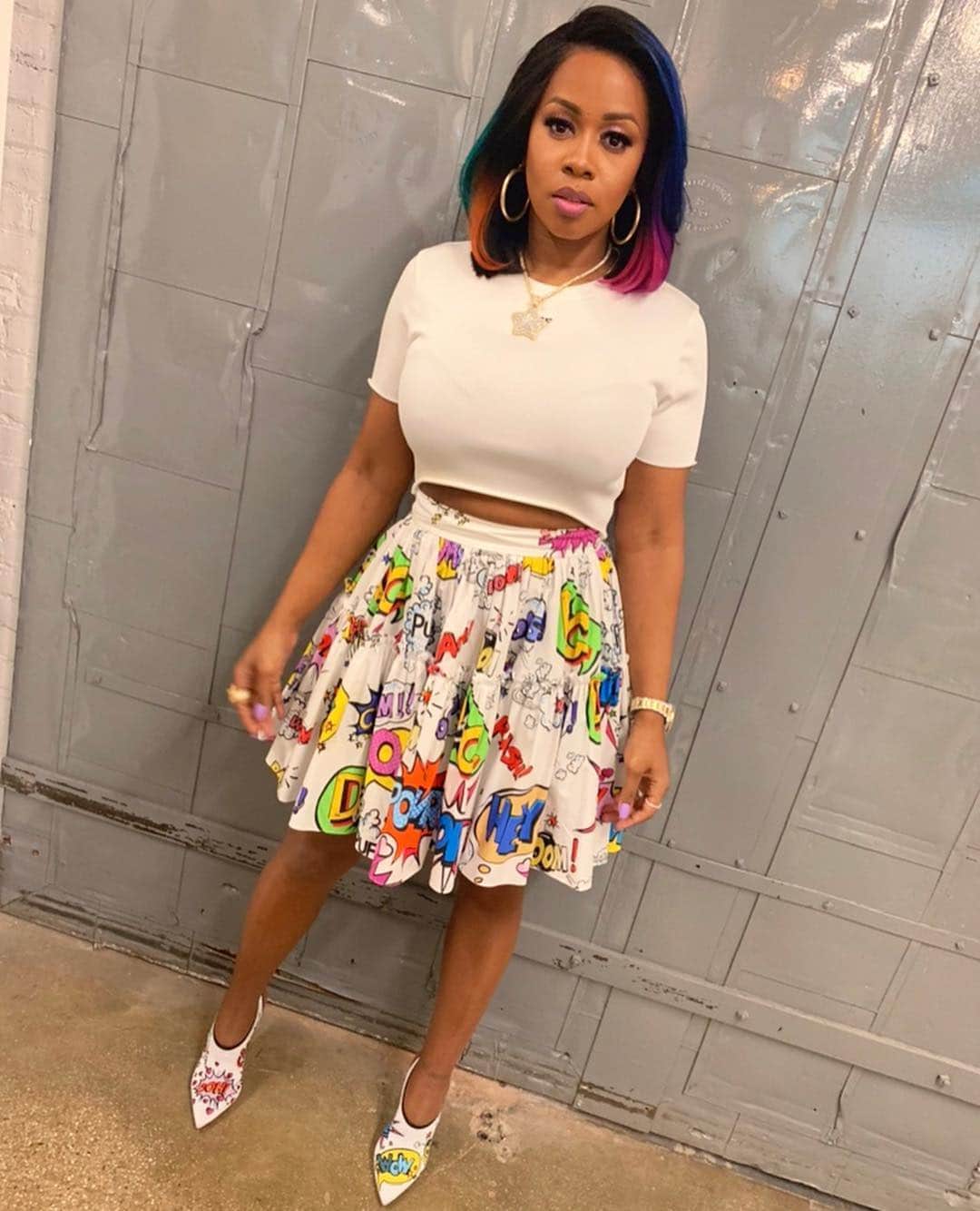 のインスタグラム：「I always dress myself but it’s been awhile since I’ve done my own do😍 proud to say- Hair by ME! (this started out blonde) #RainbowRemy 💖💜💛💙💚 #RemyMa #RemyMafia」