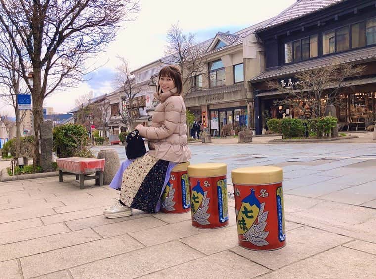 青山郁代さんのインスタグラム写真 - (青山郁代Instagram)「【長野県 善光寺】 ・ ・ 本日開幕の長野公演に向けて、昨日から長野入り🚄✨ ・ ・ 長野出身の新田恵海つんヴィヴィアンが、私達を案内してくれて【善光寺】の他にもオススメ【スムージー】（また改めてUPします）、【ジビエ料理】に【温泉】と、長野を贅沢に楽しむてんこ盛りな１日☺️ ・ ・ 善光寺、本当にステキな場所でした。お戒壇巡りもさせていただきました。 ・ お天気も良くて仲見世通りで食べ歩きしたり… また行きたいなぁ💕 ・ #キューティブロンド #新田恵海 ツーリスト  #善光寺 #お戒壇巡り #光と闇 #お寺参り  #善光寺仲見世通り #焼きおにぎり #七味 #八幡屋礒五郎 #椅子売ってたよ  #御朱印 #長野観光 #長野女子旅  #greenhouse #ジビエ料理 #焼きジビエ罠」3月27日 10時17分 - ikuyo_aoyama
