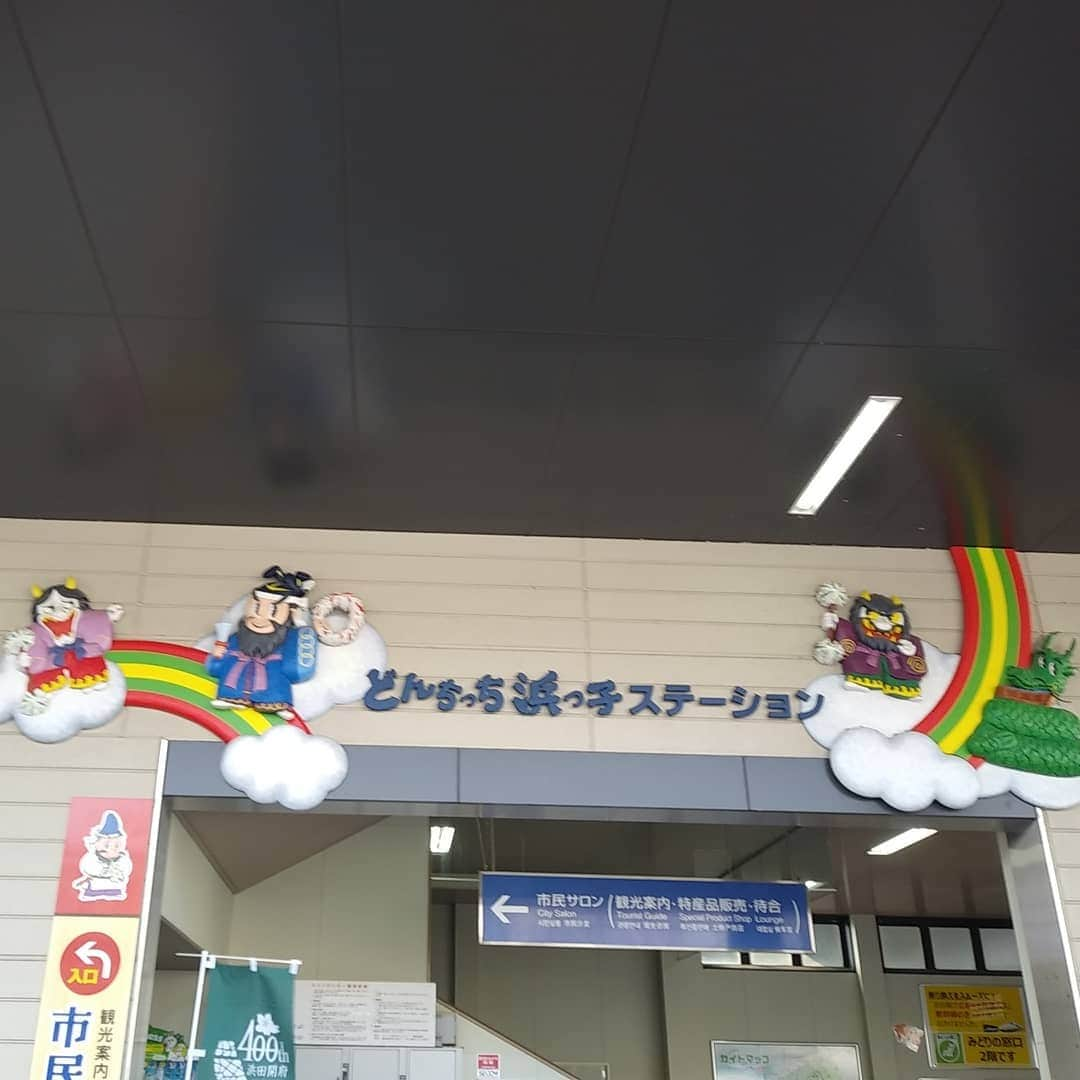 ぢゃいこさんのインスタグラム写真 - (ぢゃいこInstagram)「昨日の島根県浜田市への移動の疲れが今日の身体に きてます。。 浜田市で買った入浴剤を入れて♨️湯船にしっかり浸かってコレやから、何もしてなかったら もっとバキバキやったね😭 でも、合間には お散歩したり🏃‍♀️お土産買ったりと、楽しく過ごしました♪ 今日は久々の なんばグランド花月のオープニングアクト出番。 明日と明後日は、これまた久々の なんばグランド花月の前でお喋り。 しっかり朝ごはんも食べてるし、今日も元気にいきましょー🙌✨ #吉本新喜劇 #島根県#浜田市  #なんばグランド花月 #花月爆笑族　#おかけんた隊  #ぢゃいこ　#ぢゃい飯」3月27日 10時21分 - dyaimeshi