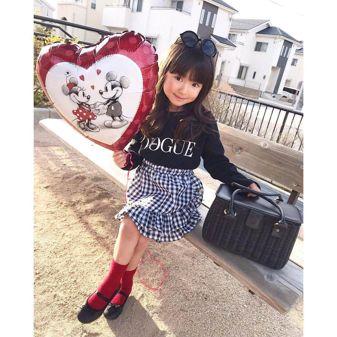 韓国子供服♡smilekids(すまいるきっず) さんのインスタグラム写真 - (韓国子供服♡smilekids(すまいるきっず) Instagram)「* * ☻ご覧頂き有難うございます☻ . . ︎︎︎︎☑︎切替デザインがお洒落な ギンガムチェックワンピース 販売中です♡ １枚でお洒落♡ 色違いレッド×ホワイトも 販売中です♩ . . . 着回しコーデ沢山出来ます♥ これから暖かくなる春の マストアイテムにして下さい。 . . . ☺︎着画model りりかᒼᑋªⁿ☺︎ ☺︎smilekids専属model☺︎ @asuka0921  身長:102cm 体重:15kg size:110 . ————————————————— . . web shop http://smilekids888.com/で販売しています← —————————————————— ★ゆうちょ振込での購入も可能です★ web shopより、在庫を確認後  商品名、サイズ、カラーをDMにて 連絡頂けると幸いです☺︎ 確認後のお返事になりますので お時間を頂く場合があります。 在庫が少ない場合や再入荷の人気商品は 取り置きが難しい事があります。 ご了承ください🥺 . . —————————————————— ご購入してくださった方へ✉️ @smilekids888 をタグ付けして投稿して頂いた方を ストーリーにて紹介させて頂きます😍  さらに‥抽選で‥ 毎月、５名様にお買い物で使えるクーポンを プレゼント🎁致します☺️ . 1等‥1.000円OFFクーポン(2名様) 2等‥500円OFFクーポン(3名様) . 沢山のタグ付けをお待ちしています😍  __________________ . . . . . . . . ☻webshopには.Instagramプロフより リンクでとべます✈︎✈︎✈︎ . . . . #熊本ママ #山鹿 #webshop #韓国子供服 #格安#お洒落さんと繋がりたい  #熊本 #キッズコーデ #裏起毛#キッズファッション  #ig_kids #kids_japan #親バカ部  #kjp_ootd #今日の服 #kidsfashion #プチプラコーデ  #プチプラファッション #mamagirl #リンクコーデ#ママリ#smilekids #３歳#４歳#５歳#春#新作#ファーデニム」3月27日 10時24分 - smilekids888