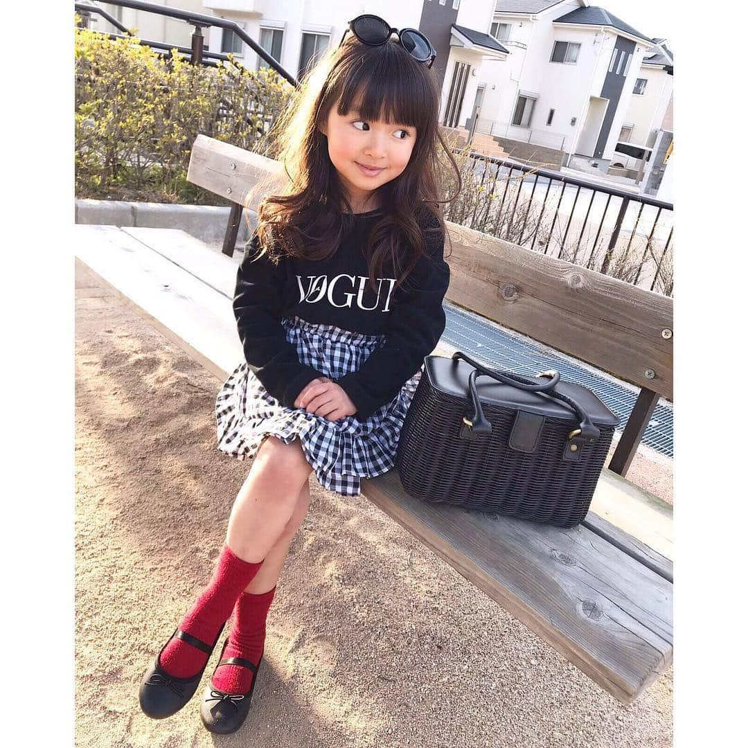 韓国子供服♡smilekids(すまいるきっず) さんのインスタグラム写真 - (韓国子供服♡smilekids(すまいるきっず) Instagram)「* * ☻ご覧頂き有難うございます☻ . . ︎︎︎︎☑︎切替デザインがお洒落な ギンガムチェックワンピース 販売中です♡ １枚でお洒落♡ 色違いレッド×ホワイトも 販売中です♩ . . . 着回しコーデ沢山出来ます♥ これから暖かくなる春の マストアイテムにして下さい。 . . . ☺︎着画model りりかᒼᑋªⁿ☺︎ ☺︎smilekids専属model☺︎ @asuka0921  身長:102cm 体重:15kg size:110 . ————————————————— . . web shop http://smilekids888.com/で販売しています← —————————————————— ★ゆうちょ振込での購入も可能です★ web shopより、在庫を確認後  商品名、サイズ、カラーをDMにて 連絡頂けると幸いです☺︎ 確認後のお返事になりますので お時間を頂く場合があります。 在庫が少ない場合や再入荷の人気商品は 取り置きが難しい事があります。 ご了承ください🥺 . . —————————————————— ご購入してくださった方へ✉️ @smilekids888 をタグ付けして投稿して頂いた方を ストーリーにて紹介させて頂きます😍  さらに‥抽選で‥ 毎月、５名様にお買い物で使えるクーポンを プレゼント🎁致します☺️ . 1等‥1.000円OFFクーポン(2名様) 2等‥500円OFFクーポン(3名様) . 沢山のタグ付けをお待ちしています😍  __________________ . . . . . . . . ☻webshopには.Instagramプロフより リンクでとべます✈︎✈︎✈︎ . . . . #熊本ママ #山鹿 #webshop #韓国子供服 #格安#お洒落さんと繋がりたい  #熊本 #キッズコーデ #裏起毛#キッズファッション  #ig_kids #kids_japan #親バカ部  #kjp_ootd #今日の服 #kidsfashion #プチプラコーデ  #プチプラファッション #mamagirl #リンクコーデ#ママリ#smilekids #３歳#４歳#５歳#春#新作#ファーデニム」3月27日 10時24分 - smilekids888