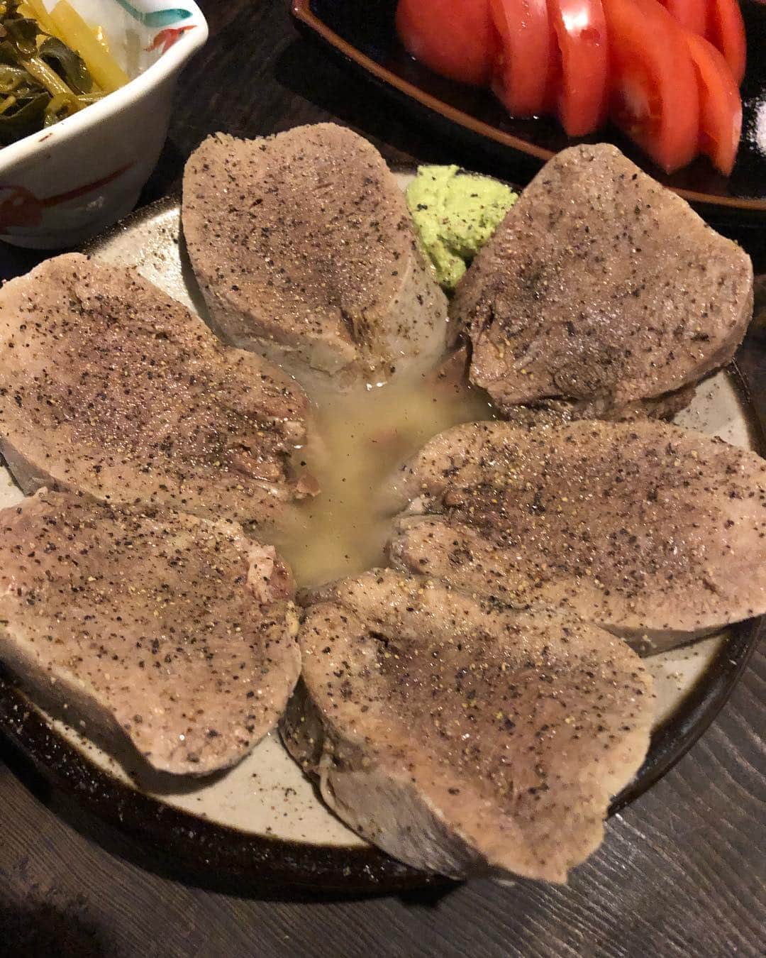 内山高志さんのインスタグラム写真 - (内山高志Instagram)「四谷のタン焼き忍に行ってきた^_^  めちゃくちゃ店内、流行ってました‼️ 値段も手頃で、もちろん味も美味しい最高のお店でした^_^  写真の茹でタン、美味しかったです！  店内、ほぼ相席です（笑）  #四谷 #タン焼き忍 #KODLAB」3月27日 10時39分 - takashikod