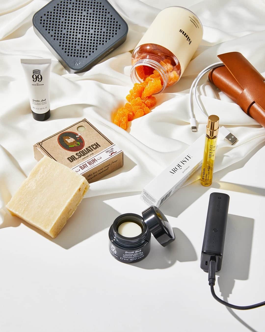 GQさんのインスタグラム写真 - (GQInstagram)「The new #GQBestStuff Box has arrived—featuring a wireless waterproof speaker, a portable charger, and plenty of grooming goodies. Get yours at the link in bio.」3月27日 10時33分 - gq