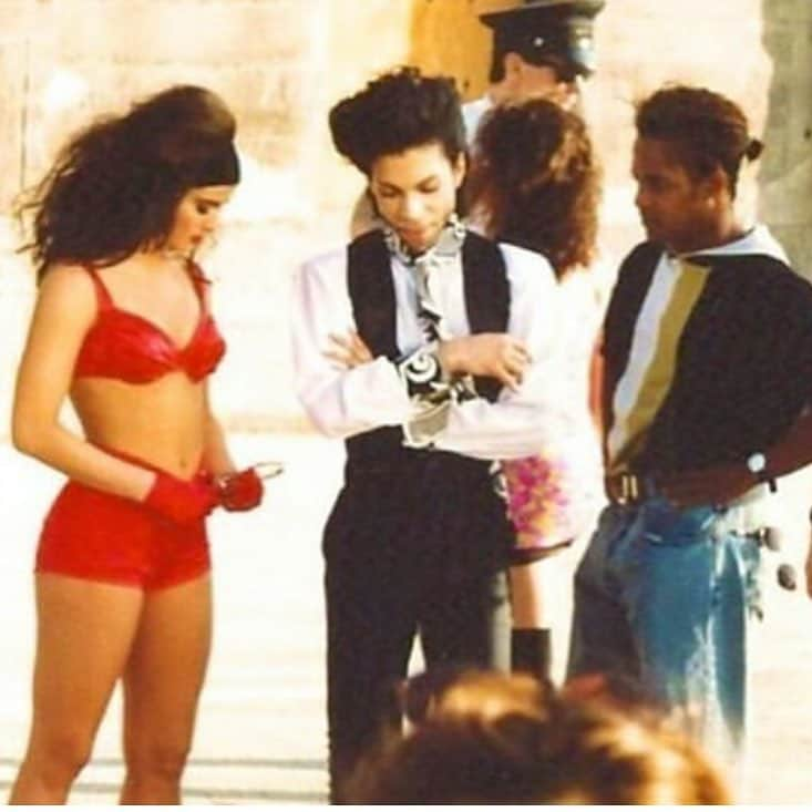 カルメン・エレクトラさんのインスタグラム写真 - (カルメン・エレクトラInstagram)「On the set of my first video shoot for the song FUN with my director #prince #1991 #red #hotpants  DONT U WANNA HAVE FUN ! It’s all up 2 u now ❤️ @iwoulddie4u_」3月27日 10時35分 - carmenelectra