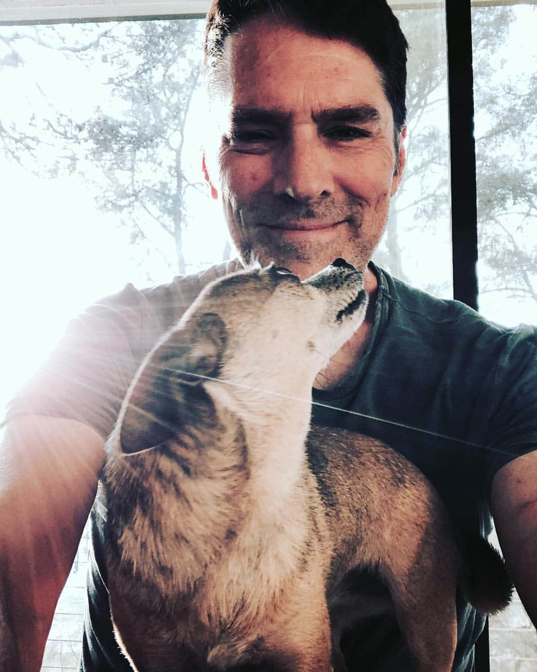 トーマス・ギブソンさんのインスタグラム写真 - (トーマス・ギブソンInstagram)「☀️🐕」3月27日 10時45分 - thomasgibsonofficial