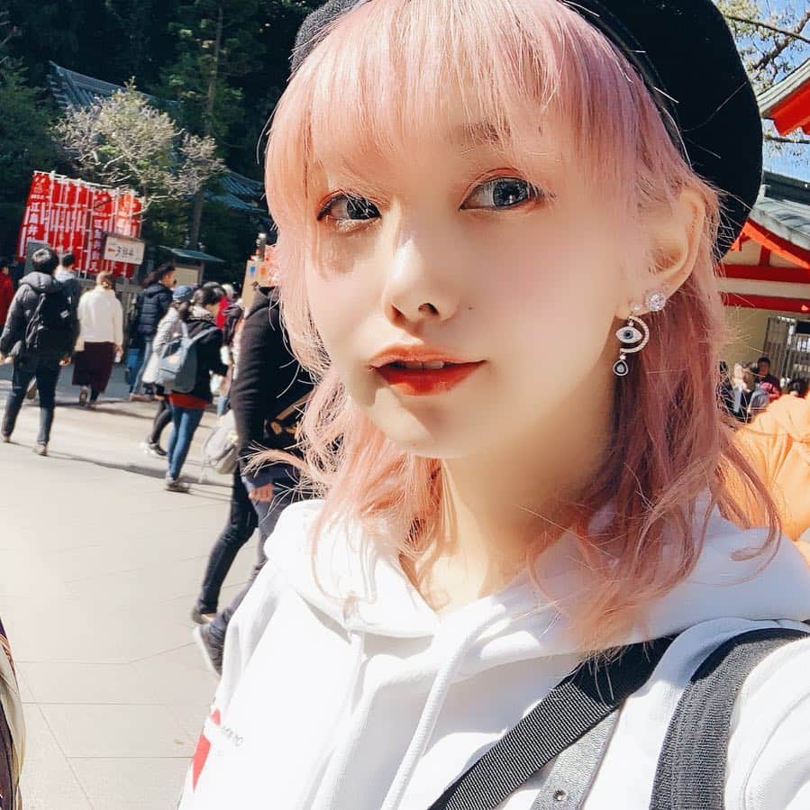 澁谷梓希さんのインスタグラム写真 - (澁谷梓希Instagram)「. . 都合良く生きようね🐱 . #selfie #japantrip #江島神社 #enoshima #japanesegirl #pinkhair #haircolor #hairstyle #offwhite #instafashion ##ootd #followme #model #dj」3月27日 10時53分 - azk_s811